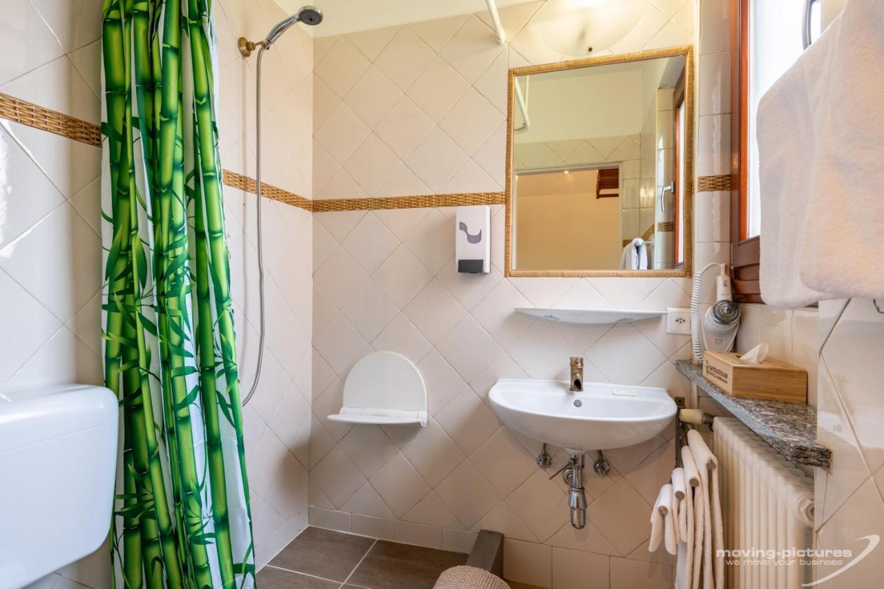 Bamboohouse Motel Riazzino Экстерьер фото